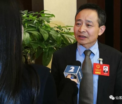 兩會(huì)上提了什么？這位人大代表再成各路媒體追逐焦點(diǎn)！