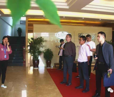 “堅扶實業(yè)，造福人民”推動食用菌產(chǎn)業(yè)升級！省發(fā)改委商價管理處領導蒞臨仙客來靈芝調(diào)研。