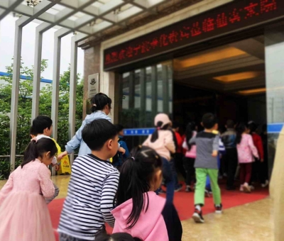 小學生組團“攻陷”仙客來靈芝工業(yè)園區(qū)！