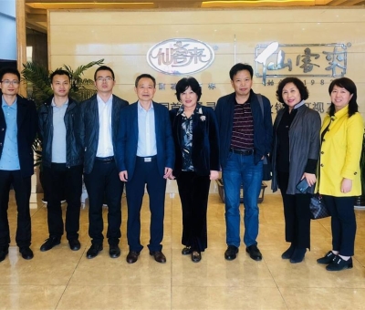 支持少數(shù)民族企業(yè)發(fā)展！延邊大學(xué)草仙藥業(yè)有限公司董事長(zhǎng)李英姬蒞臨江西仙客來(lái)公司進(jìn)行合作交流