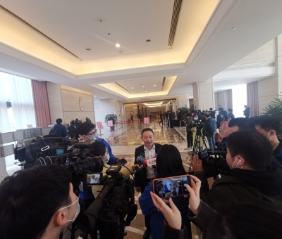 努力推進(jìn)綠色有機(jī)農(nóng)產(chǎn)品、中醫(yī)藥、文化和旅游等產(chǎn)業(yè)重要基地建設(shè) 江西仙客來董事長(zhǎng)潘新華參加省十三屆人大五次會(huì)議積極建言獻(xiàn)策