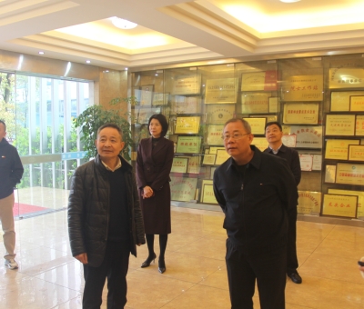 國(guó)家稅務(wù)總局九江市稅務(wù)局黨委副書(shū)記、副局長(zhǎng)孫暉等領(lǐng)導(dǎo)蒞臨仙客來(lái)公司調(diào)研