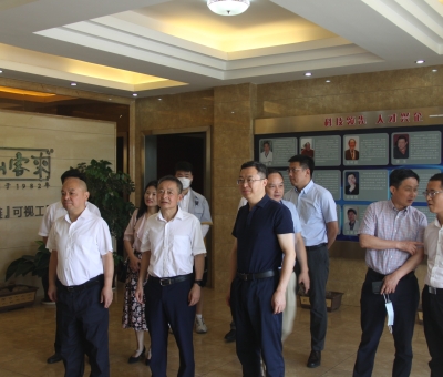 九江市人民政府副市長鮑成庚陪同中電光谷聯(lián)合控股有限公司總裁黃立平一行蒞臨仙客來考察調(diào)研