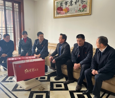 仙客來公司關(guān)愛烈士家屬