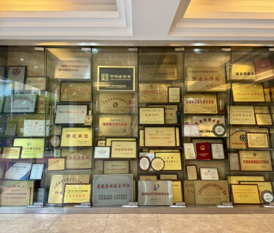 仙客來董事長潘新華研究員應(yīng)邀參加第四屆中華老字號創(chuàng)新發(fā)展大會(huì)