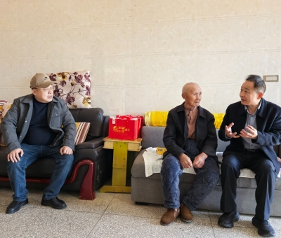 情暖烈屬！潘新華等愛心人士走訪慰問黃治仁烈士家屬